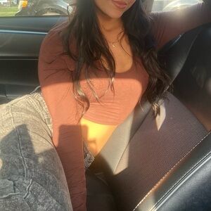 Women’s Scoop Neck Long Sleeve Crop Top - brown